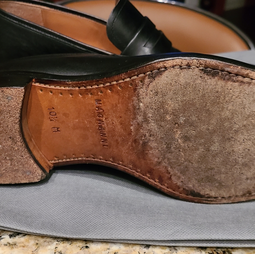 Men Shoes - Picture 4 of 4
